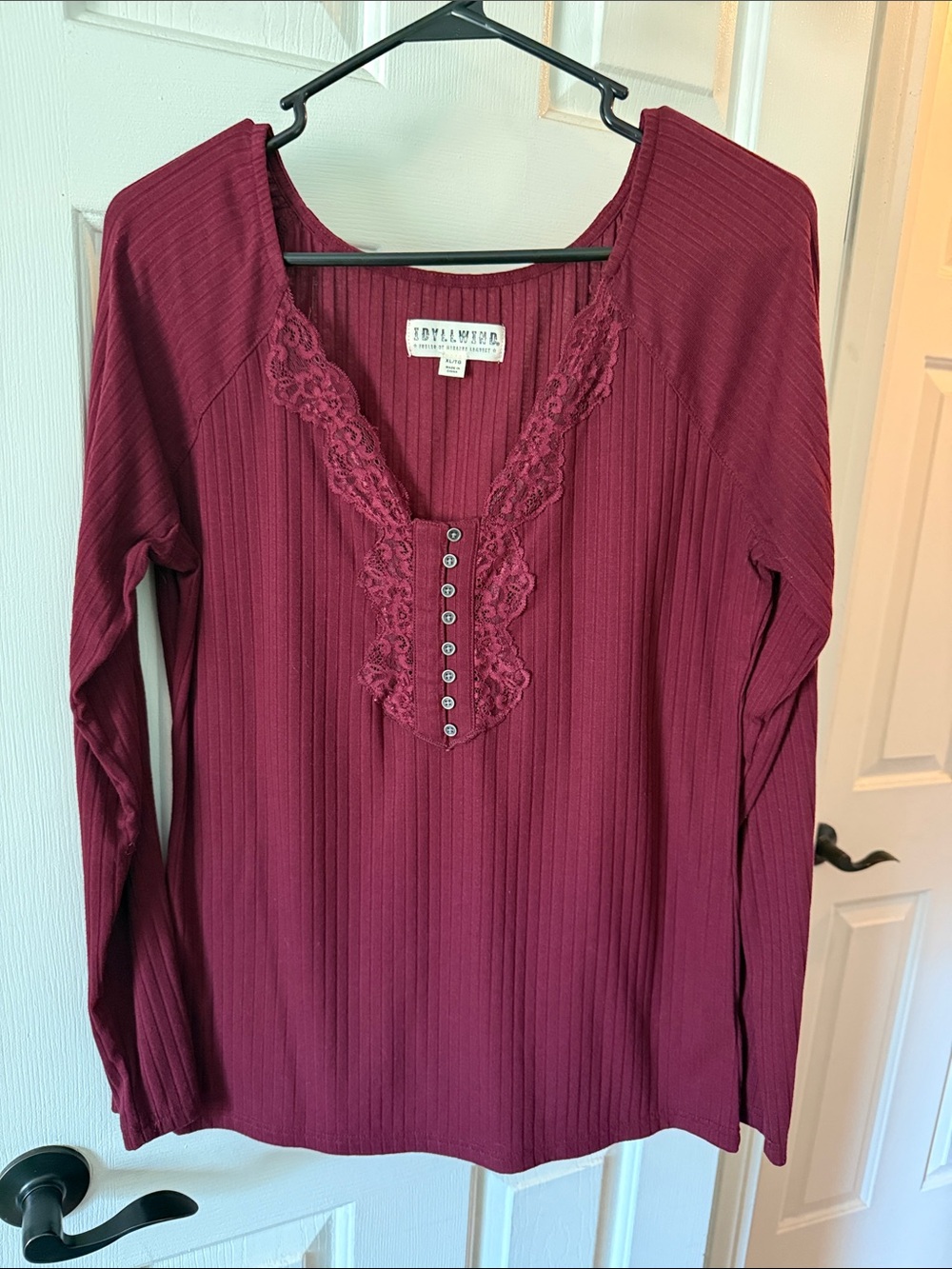 Idyllwind Long-Sleeve Ribbed Lace-Trim Top - Wine